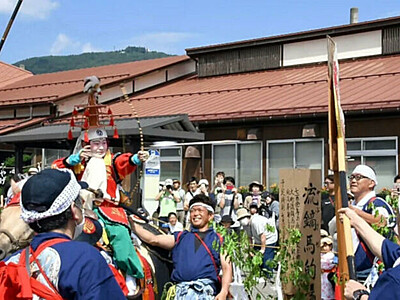 華やかな「子ども流鏑馬」に拍手と歓声　大町・若一王子神社の夏祭り【動画付き】