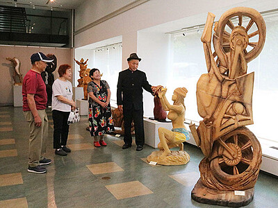 社会問題捉えた木彫刻　越中アートフェスタ大賞の音琴さん（砺波）個展