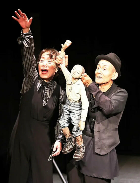 ３人の俳優と１体の人形で上演した「弟の戦争」