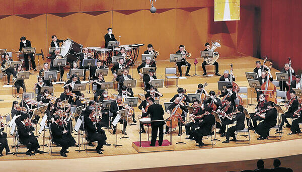 風と緑の楽都音楽祭プレ公演では市民オーケストラが優美な音色を奏でた＝４月、石川県立音楽堂