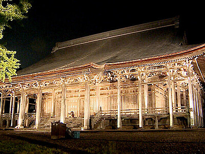 国宝１年、富山県高岡市の勝興寺をライトアップ　１０・１１月