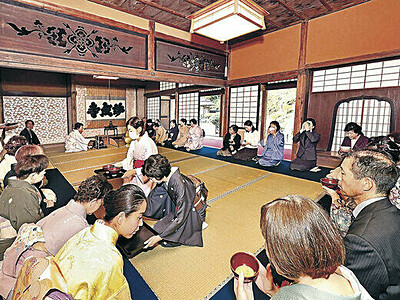 妙成寺で一服、国宝へ後押し　 金沢城・兼六園大茶会
