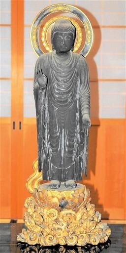 滋賀県甲賀市の金龍院所蔵の仏像「くつはき阿弥陀如来」