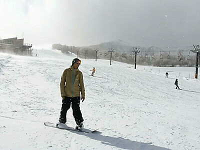 上出来のゲレンデ　白馬、小谷村の３スキー場オープン　11月中は２年ぶり