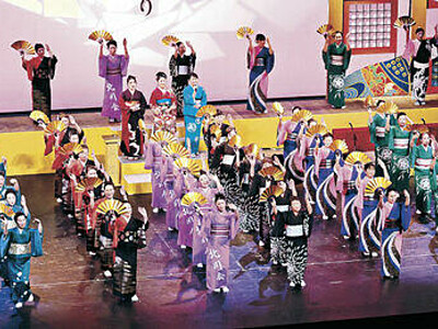 客席一体、唄や踊り熱演　 ４年ぶり大民謡まつり　金沢歌劇座で１３団体
