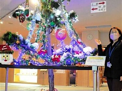 山車飾りでＸマスツリー、天井突き破った演出　敦賀市で２７日まで