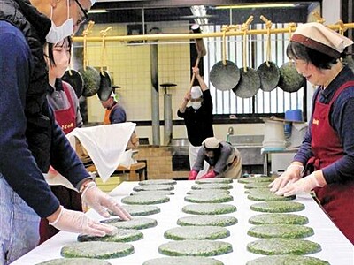 ヨモギ香る伝統の味「ばんこもち」製造ピーク　福井県池田町