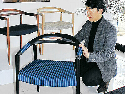 「牛首紬」の椅子完成　白山市の家具店、世界ジオ白山の文化発信　売り上げの一部は震災義援金に