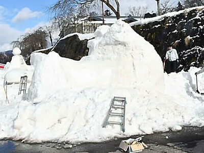 飯山市街地に雪像続々　「雪まつり」10日開幕、準備ピーク