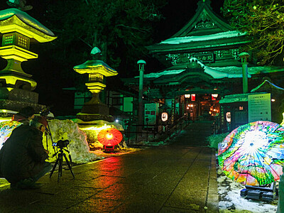 氷と光が彩る北向観音　上田市別所温泉で「氷灯ろう夢まつり」　２月12日まで