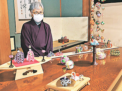 水引人形、色鮮やか　南砺・井波別院瑞泉寺で地元作家が個展