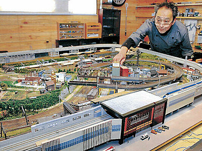 加賀温泉駅ジオラマに　 山中の黒田さん、１６日の開業記念行事で展示　 レーザー加工で紅殻格子