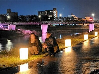 桜の名所「足羽川」照らす明かり　福井県福井市、3月29日までライトアップ