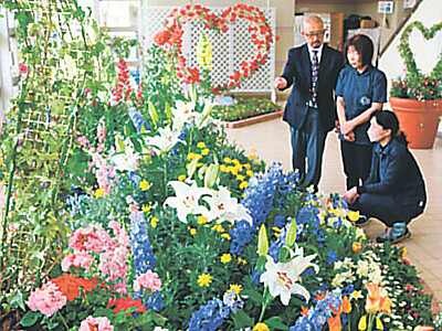 春いっぱい　１００品種３０００本　県花総合センター