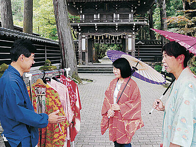 羽織、和傘で撮影いかが　小松・那谷寺でレンタル開始